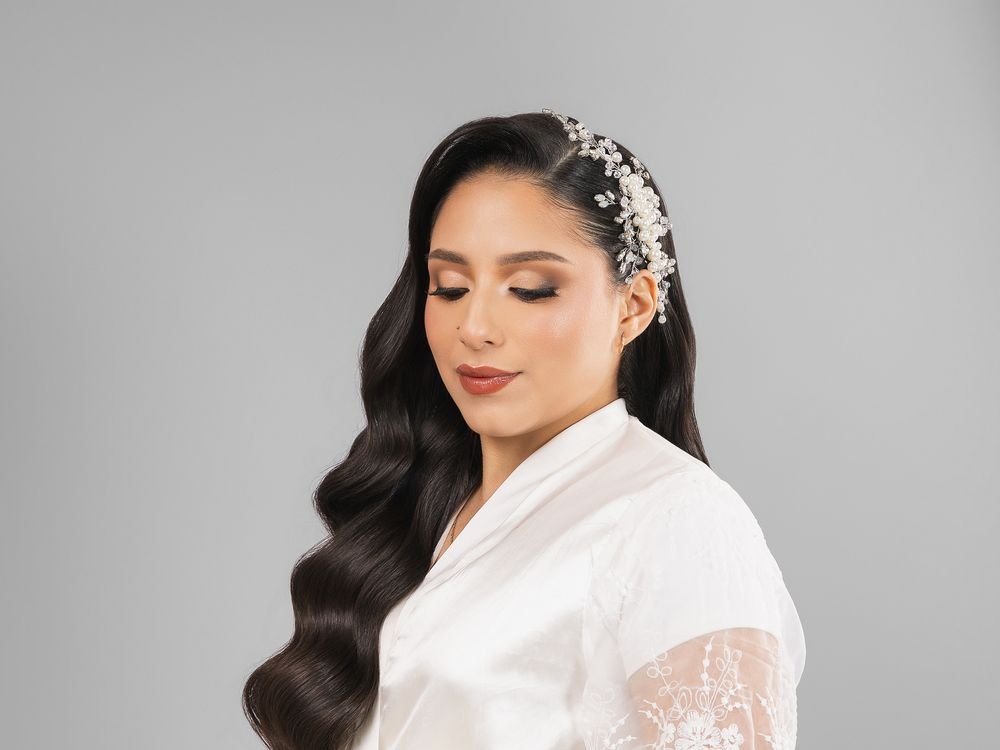 Bride with pearl hairpiece and long Hollywood waves